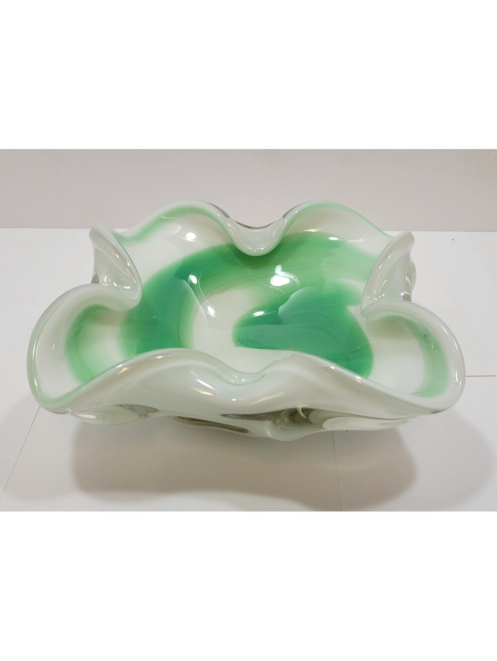 Art Deco Glass Mint Green/White Swirl Design 9 1/4" Biomorphic Dish